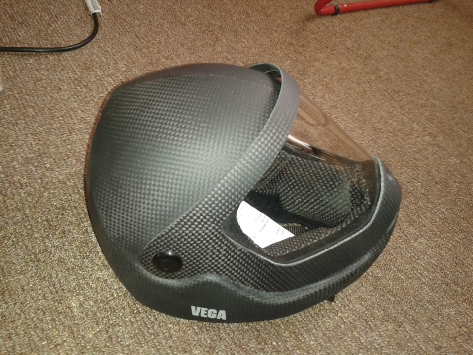Carbon full-face skydiving helmet